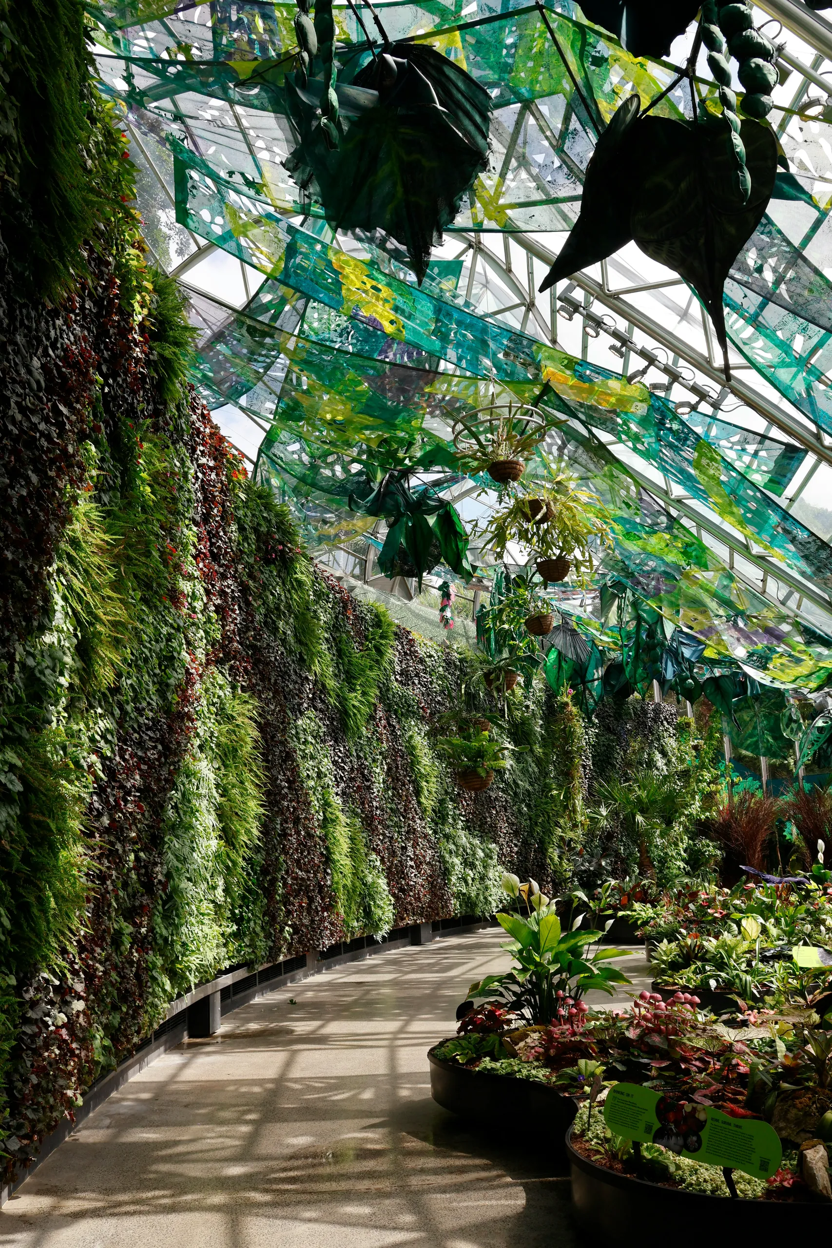 Paisaje urbano sostenible con vegetación